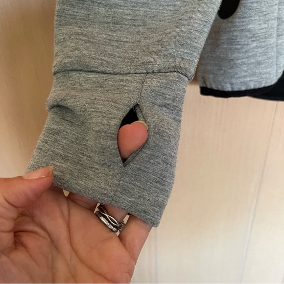 Superdry Sport Core Tech Funnel Hoodie Gray and Black Vented Size 10 Sporty - Picture 6 of 16